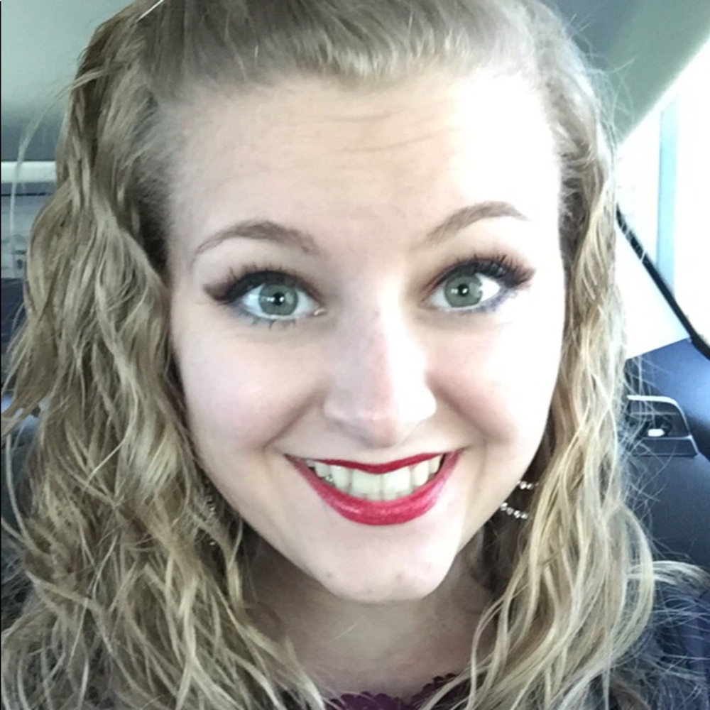 Meet your Posher, Alyssa